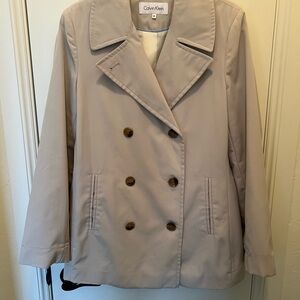 Calvin Klein Women's Double-Breasted Short Trench Coat. Size M